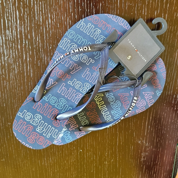 Tommy Hilfiger Flip Flops🩴 - Picture 9 of 13